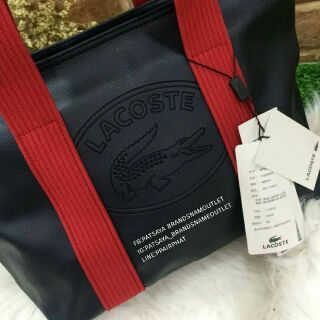 LACOSTE mini tote basicsแท้💯outlet
กระเป๋าทรงคลาสสิกจากแบรนด์ลาคอส รุ่นเบสิค โทนสีดำและแดง