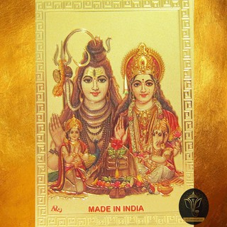 Ananta Ganesh ® รูป แผ่นทองพระพิฆเนศ พระศิวะ พรแม่อุมา (เน้นครอบครัวเศรษฐี สุขเพิ่มพูน) สีทองคำ A008 AG