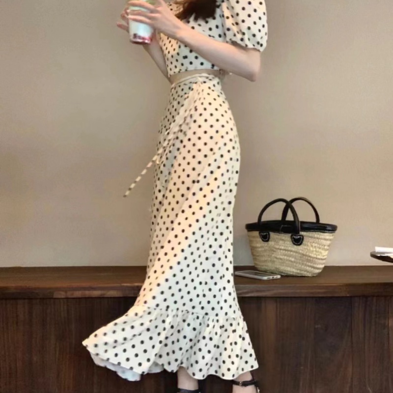 hot-sale-suit-womens-2022-new-french-bandage-polka-dot-puff-sleeve-top-high-waist-mid-length-กระโปรงหางปลา