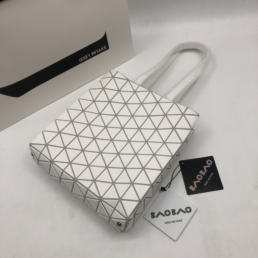 baobao-issey-miyake-กระเป๋าสะพายไหล่แบบพกพา