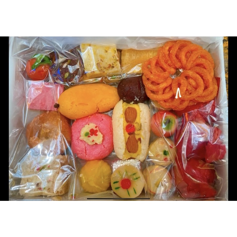 รูปภาพของขนมอินเดียคละรวม 1 กิโล Royal India  MIX INDIAN SWEETS 1 KGลองเช็คราคา