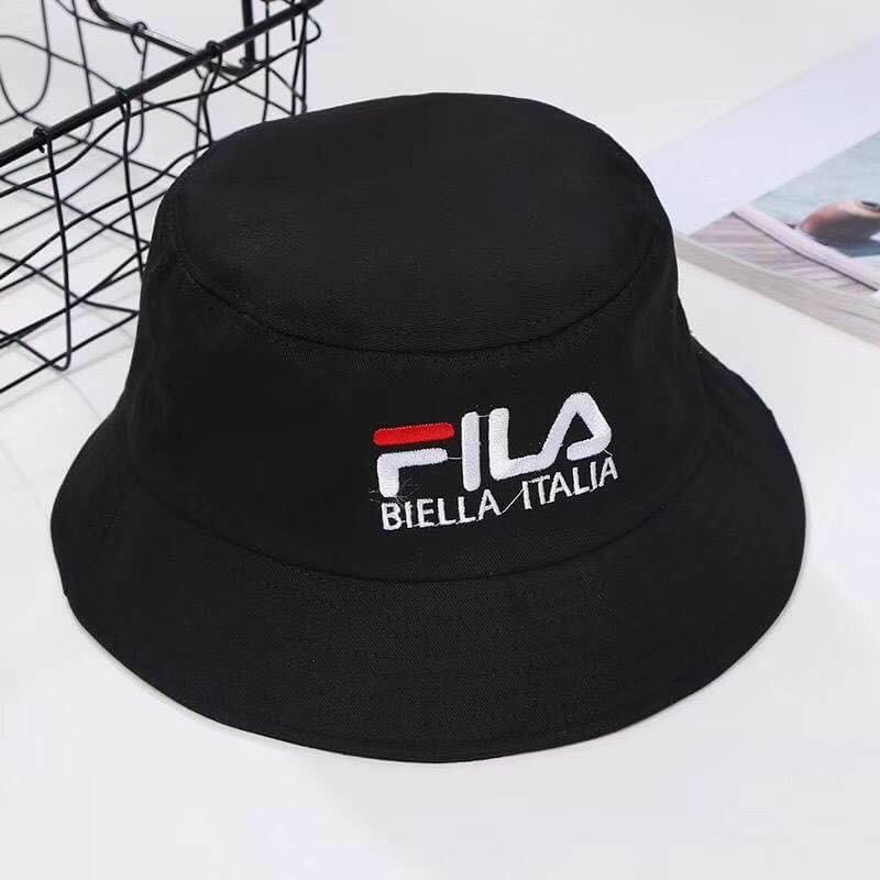 ภาพหน้าปกสินค้าหมวกFila Bucket หมวกฟิล่า บักเก็ต ตัวอักษรด้านหน้าหมวก เป็น Signature ของแบรนด์ Fila จากร้าน rapeepatgino บน Shopee