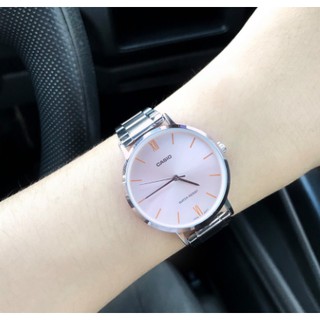 นาฬิกา Casio รุ่น LTP-VT01D-4B นาฬิกาผู้หญิงสายสแตนเลสสีเงิน หน้าปัดชมพู - มั่นใจ ของแท้ 100% รับประกัน CMG 1 ปี