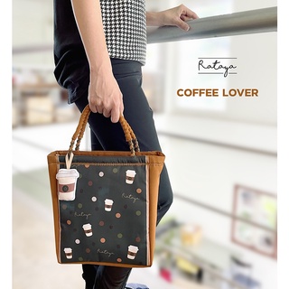 Rataya กระเป๋าถือขนาดสูงใบเล็ก ลาย Coffee Lover