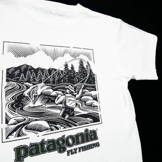 Patagonia / Bata เสื้อยืดแขนสั้นพิมพ์ลายตัวอักษรทรงหลวมแฟชั่นคู่รัก