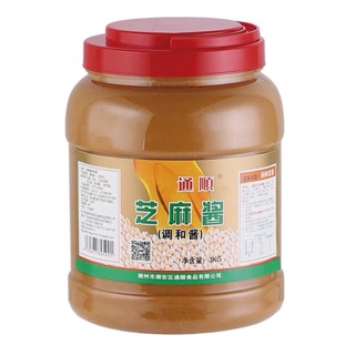 ซอสงา(通顺芝麻酱)1ขวด3kg เป็นซอสที่มีกลิ่นหอมของงาบด มีรสชาติหอมอร่อยกลมกล่อม สามารถปรุงอาหารได้หลากหลายเมนู เช่น สลัดทูน่า