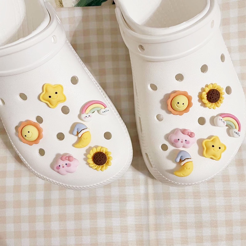 crocs-jibbitz-ใหม่-รูปก้อนเมฆ-สายรุ้ง-สีขาว-อุปกรณ์เสริม-สําหรับรองเท้า-diy-ตกแต่งรองเท้าเด็ก