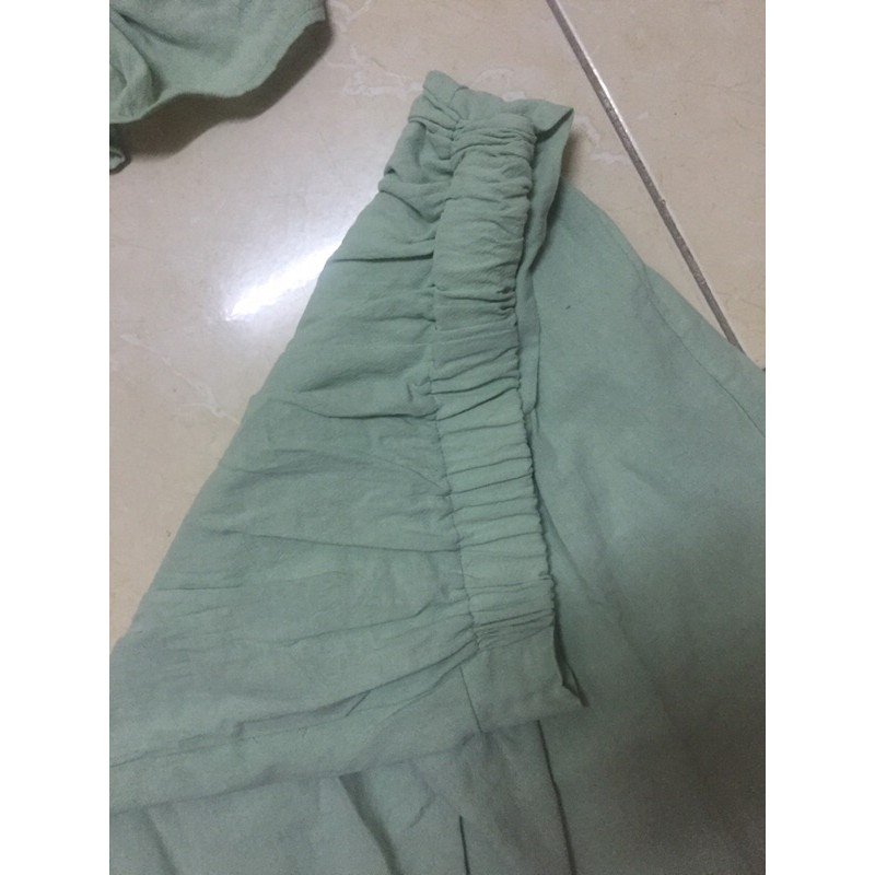 ชุดเชตเสื้อครอปสะม็อคหลังกางเกงขายาวสีเขียว