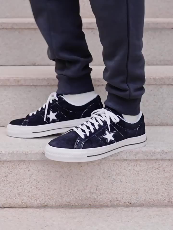 converse-one-star-pro-หนังนิ่มสีดำคลาสสิกวินเทจรองเท้าผ้าใบลำลองสำหรับผู้ชายและผู้หญิง