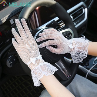 ภาพขนาดย่อของสินค้าถุงมือลูกไม้สั้น สวยหรู สุภาพสตรี / ถุงมือแต่งงาน สีดํา สีขาว / ถุงมือกันแดด ลูกไม้ กลวง เซ็กซี่ สําหรับงานพรอม งานแต่งงาน