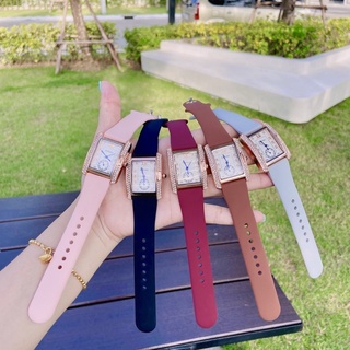 ภาพขนาดย่อของภาพหน้าปกสินค้านาฬิกาแฟชั่นผู้หญิง นาฬิกาข้อมือ สวยหรูหรา ไฮโซมาก ไม่ต้องตัดสาย พร้อมส่งจากไทย จากร้าน mmmm_happy บน Shopee