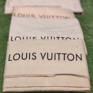 ภาพหน้าปกสินค้าถุงผ้าlouis vuitton(หลุยส์วิตตอง)ไม่แท้ค่ะ ซึ่งคุณอาจชอบราคาและรีวิวของสินค้านี้