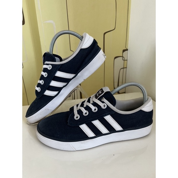 รองเท้าผ้าใบ-adidas-size-38