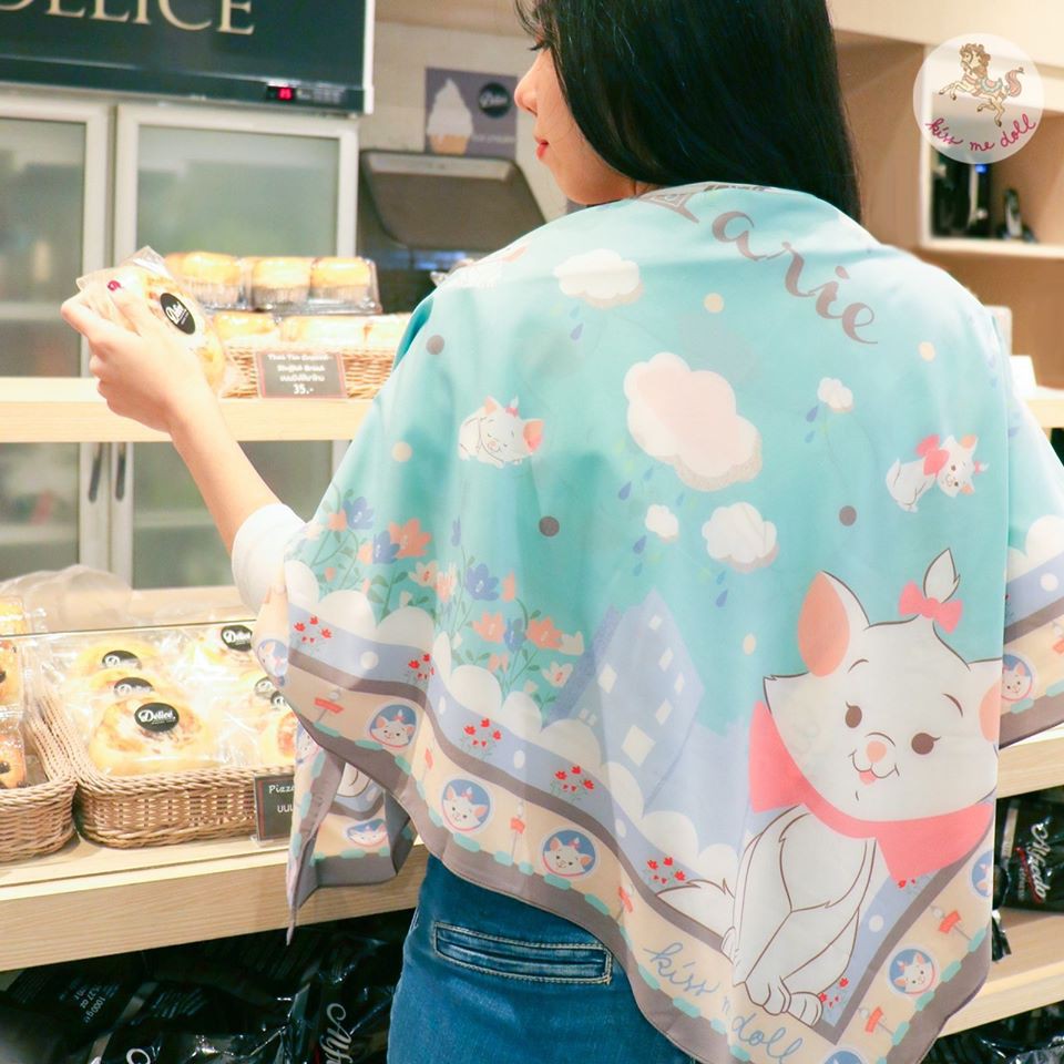ภาพสินค้าKiss Me Doll - Disney ลาย Marie (แมวมารี) ขนาด 100x100 cm.ผ้าพันคอ/ผ้าคลุมไหล่ จากร้าน kissmedoll_official_store บน Shopee ภาพที่ 5