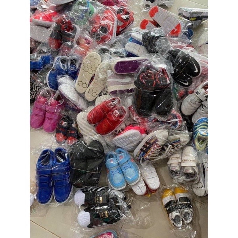 ภาพหน้าปกสินค้ารองเท้าเด็ก มือสอง แบรนด์แท้ จากร้าน saisabuy บน Shopee