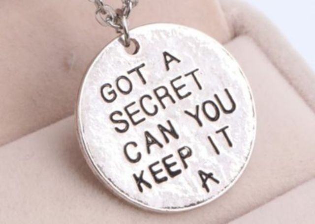 สร้อยคอจี้-got-a-secret-can-you-keep-it