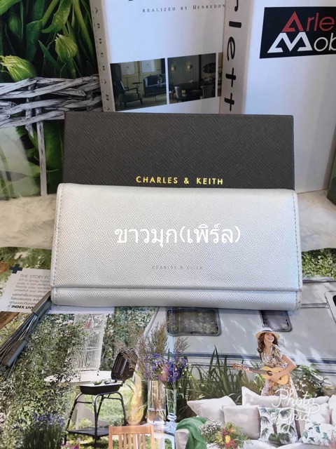 charles-amp-keith-classic-wallet-outlet-สีเพิร์ล