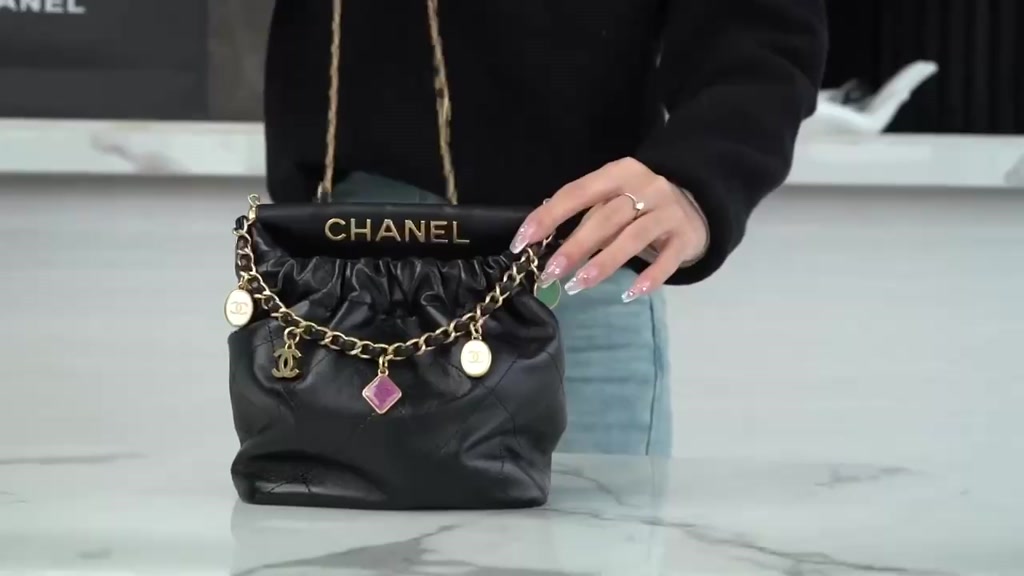 ชาแนล-chanel-small-bucket-bag-รุ่นใหม่ล่าสุด-ซื้อของแท้-ของแท้100-รุ่นใหม่ล่าสุด