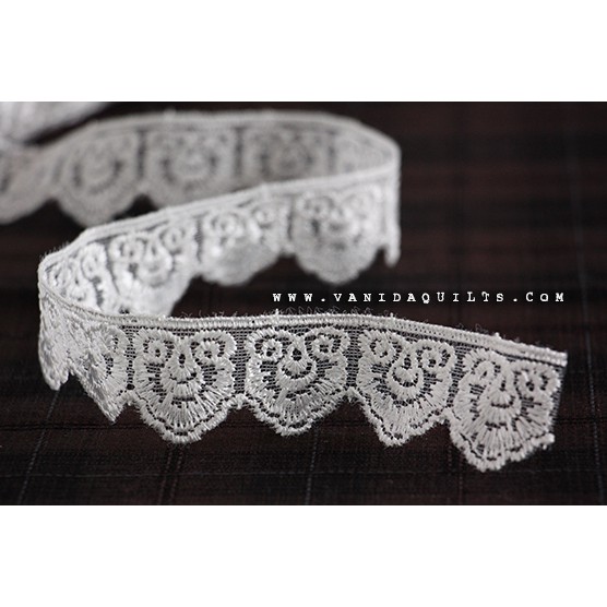 เทปผ้าลูกไม้-ลูกไม้โพลีเอสเตอร์-ลูกไม้ตกแต่ง-diy-polyester-lace-สีขาว-ลายฉลุ-กว้าง-2-8-ซม-จำนวน-1-หลา-รหัส-zjj0085