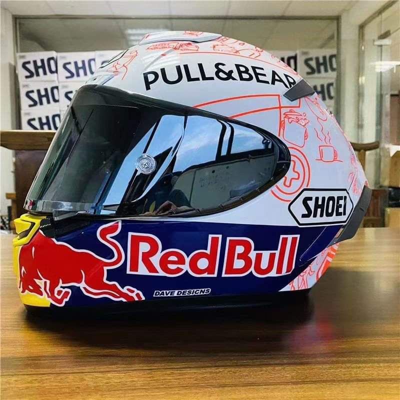 หมวกกันน็อคมาร์คมาร์เกซนักแข่ง-motogp-เบอร์-93-shoeix14-red-bull-หมวกกันน็อคลายกระทิงแดงสีขาวน้ำเงินหมวกกันน็อคสีขาวแดง