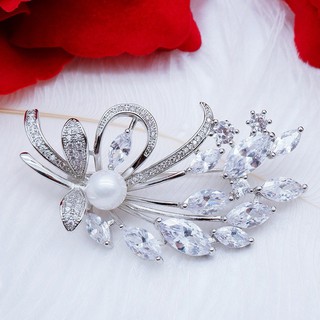 Miss Earring เข็มกลัดเงิน Super Diamond ทรงดอกไม้ ประดับมุก อะไหล่สีเงิน สวยหรู คุณภาพสูง พร้อมส่ง