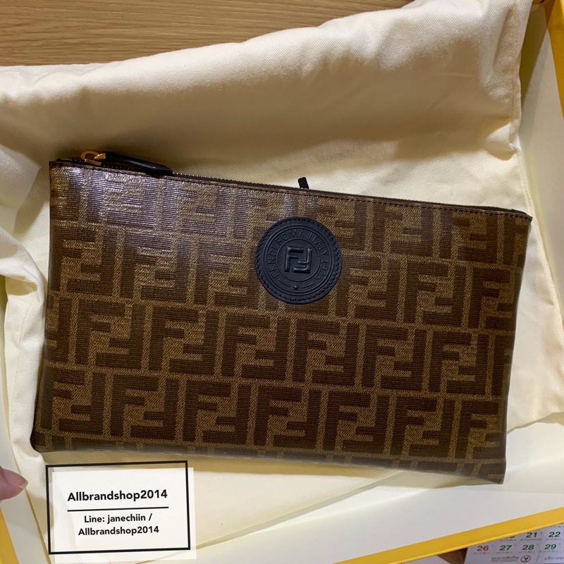 Fendi Large Freedom envelope clutch | Shopee Thailand