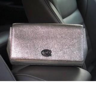 (ผ่อน0%) กระเป๋าคลัตช์ Coach 38964 Alexa Turnlock Clutch  สี Metallic Graphite งานshop ใบใหญ่ สีเงินเมทัลลิค หนังแท้