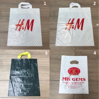 ถุงพลาสติก แบรนด์ H&amp;M , MARKS &amp; SPENCER , MK GEMS ของแท้ ถุง มีตำหนิเล็กน้อย ขอคนรับสภาพได้ มั่นใจว่าแท้ ถุงใส่เสื้อ