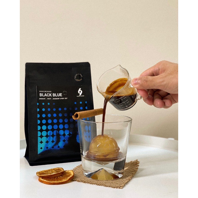 เมล็ดกาเเฟ-blackblue-signature-blend-ตัวล่าสุด-medium-roast-ตัวนี้มีความเป็นช็อคโกเเลตบูลเบอร์รี่-เเนะนำผสมนมอร่อยมาก