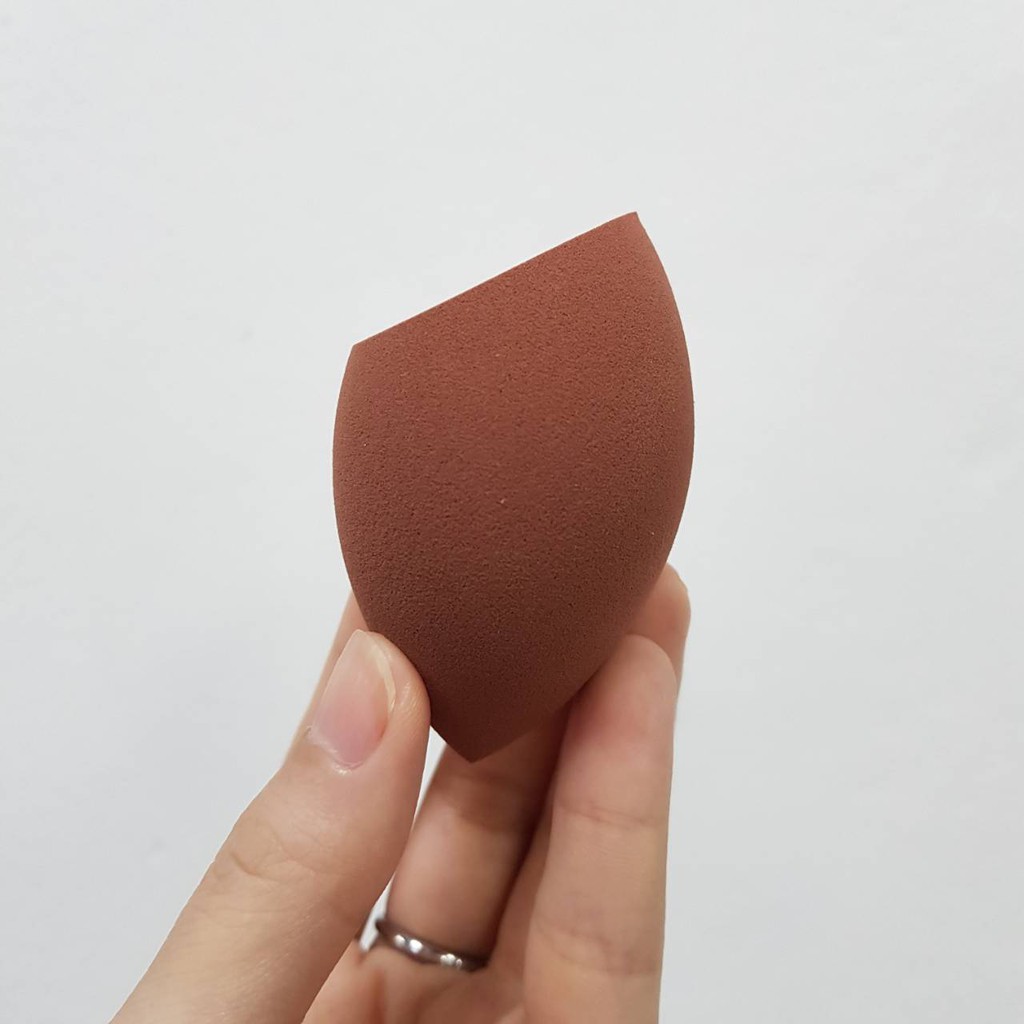 dayse-beauty-blender-ac005-เดย์ซี่-ฟองน้ำ-ฟองน้ำแต่งหน้า-ฟองน้ำท้ายตัด-อุปกรณ์แต่งหน้า-x-1-ชิ้น-npabcmall