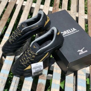 ภาพขนาดย่อของสินค้ารองเท้าฟุตบอล MIZUNO REBULA 2 V2-Black/Gold