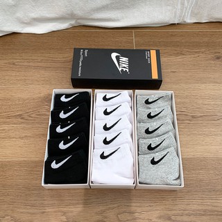 ภาพขนาดย่อของภาพหน้าปกสินค้าNike 5 คู่ ถุงเท้ากีฬาแฟชั่น Unisex Sports Comfortable Socks จากร้าน sandals_tt บน Shopee