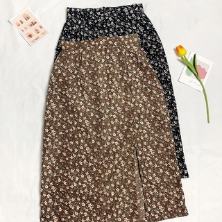 ภาพขนาดย่อของภาพหน้าปกสินค้ากระโปรงยาว Brownie skirt ลายสุดน่ารัก ดีเทลผ่าข้างเล็กน้อย ผ้านิ่มใส จากร้าน chani.clothingg บน Shopee