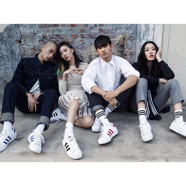 adidas-superstar-รุ่นอมตะ-สีขาวคาดดำ-logoทอง