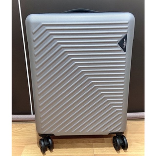 ของใหม่ + แท้👍🏻  กระเป๋าเดินทางรุ่น Metaverrr Caggioni Corporate Luggage ขนาด 20นิ้ว สีเงิน