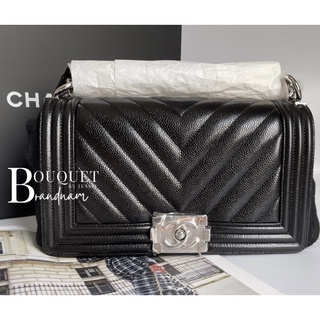 New CHANEL BOY 10 chevron black caviar SHW holo29