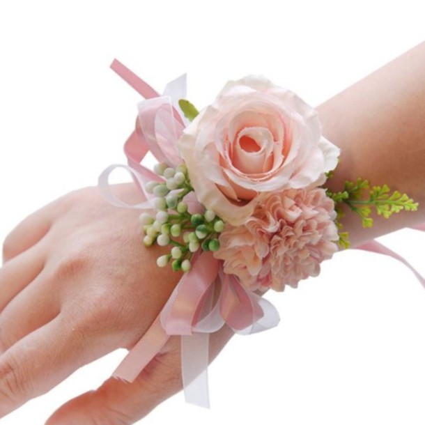 ภาพสินค้าส่งได้ทันที  ดอกไม้ข้อมือเพื่อนเจ้าสาว ดอกไม้ผูกข้อมือเพื่อนเจ้าสาว จากร้าน manypop บน Shopee ภาพที่ 1