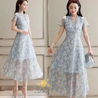 ้เดรสลูกไม้ สีฟ้าอมเทา ทรงสวยมากค่ะ
