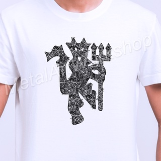 แฟชั่นคลาสสิกเสื้อยืด ตราสโมสร Manchester United แมนเชสเตอร์ยูไนเต็ด แมนยู ลายเส้นปากกาหมึกดำ ภาพวาดสเก็ตช์