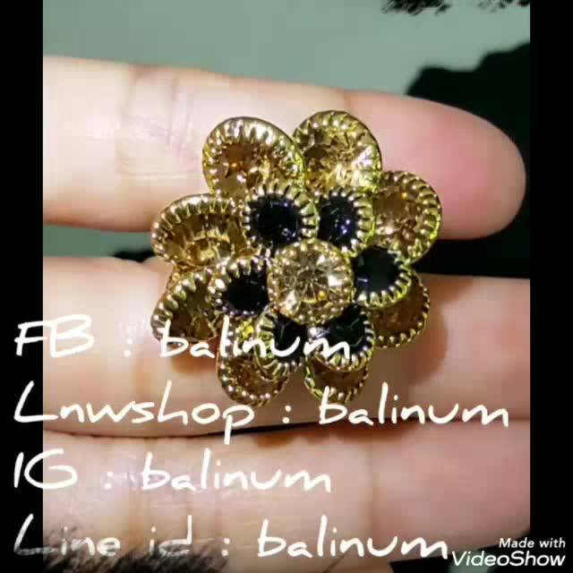 balinum-แหวนอินเดียตัวเรือนสีทอง-ประดับเพชรรูปดอกไม้และทรงกลม-ดูหรูหราและสวยงาม-ใส่ได้ทุกไซส์-เพราะวงแหวนไม่ต่อกัน