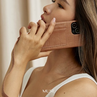 ภาพขนาดย่อของภาพหน้าปกสินค้า( ลดเพิ่ม 65.-) MUSE Strap Card Holder Phone Case WARM Tone (12/12Pro /12Pro Max) จากร้าน muse.onthemove บน Shopee ภาพที่ 2