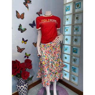 Pงาน NANA ชุดเซ็ทสองชิ้นเสื้อ+กระโปรง เสื้อแขนสั้นสีแดงพิมพ์ลายในเนื้อผ้า กระโปรงลายดอกไม้คัลเลอร์ฟูลแต่งระบายรอบ