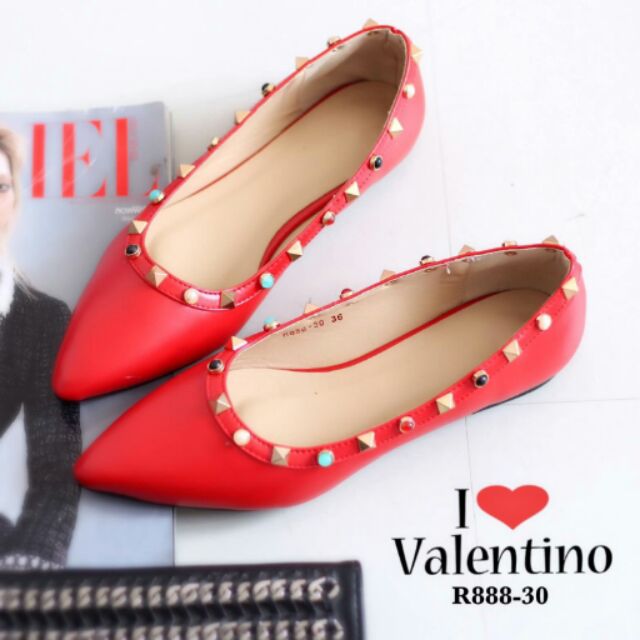 รองเท้าคัชชู-สไตล์-valentino-หนังนิ่มตอกหมุดปิรามิด