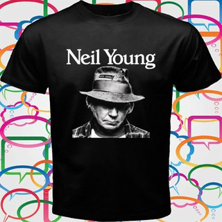 เสื้อยืดผ้าฝ้ายCOTTON เสื้อยืดแขนสั้นพิมพ์ลาย Neil Young Rock Music Legend แฟชั่นสําหรับผู้ชายS-5XL