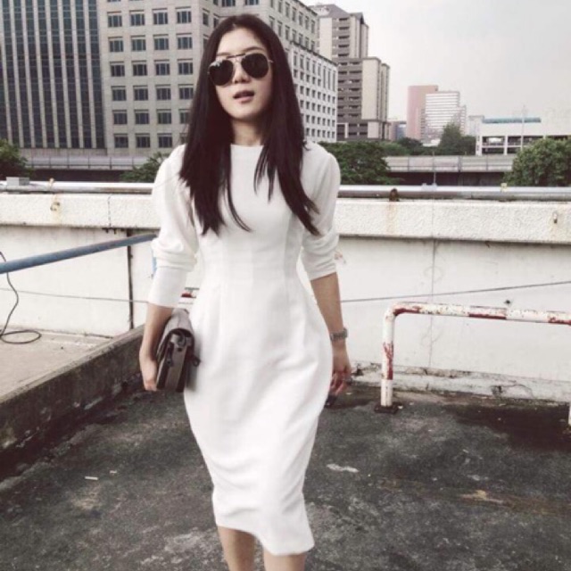 irada-white-dress-full-price-7-500-baht