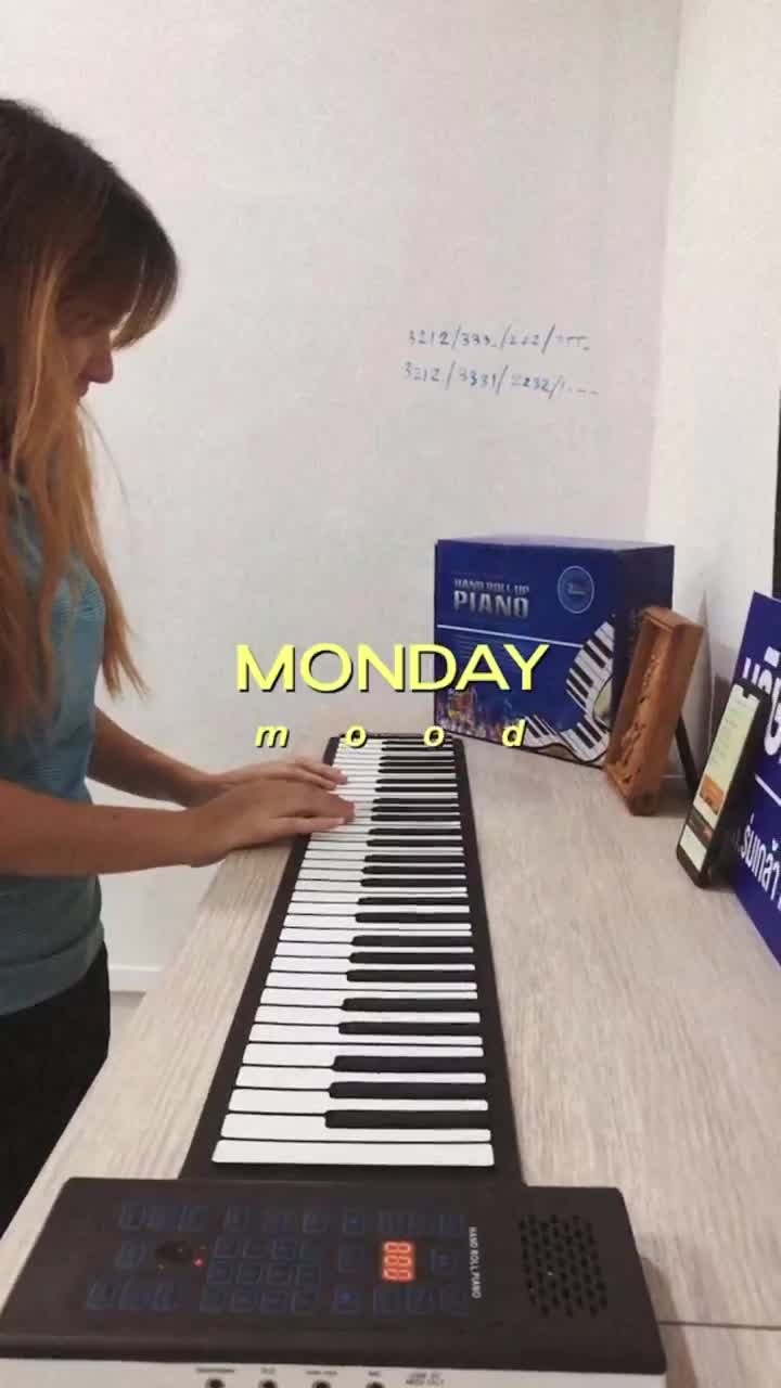 piano-hand-roll-up-เปียโนม้วนพับ