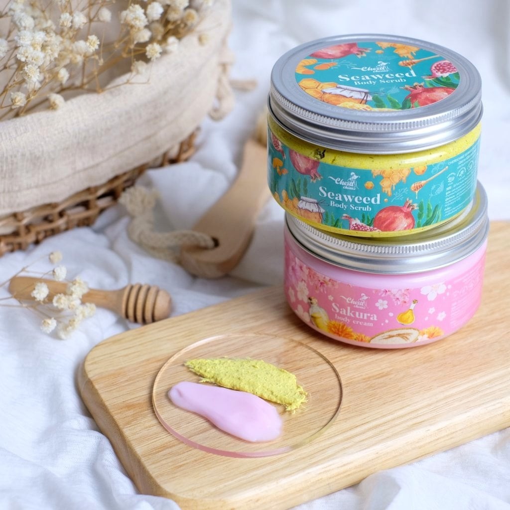 ราคาโปรซื้อ1แถม1-สครับ-เฉิดฉาย-สครับสาหร่าย-โลชั่นซากุระ-เซตคู่เปิดผิวสวย