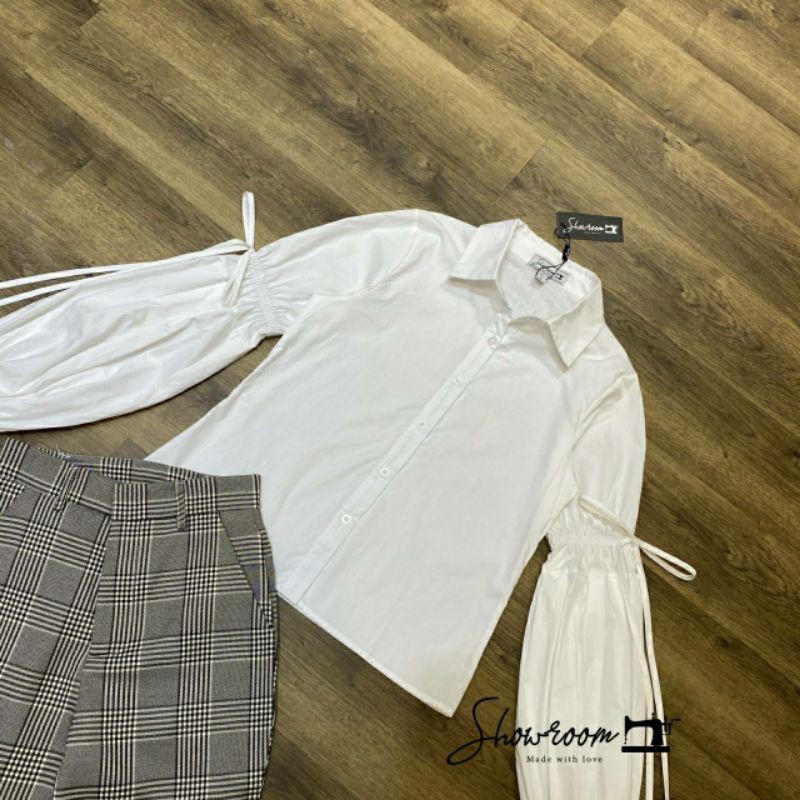 showroom-brand-เสื้อเชิ้ตแขนยาวสีขาวควงคู่มากับกางเกงขายาวลายตาราง