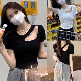 cherryshop พร้อมส่ง🔥เสื้อท่อนบน🍒เสื้อยืดแขนสั้นฉลุลายสำหรับผู้หญิงเสื้อตัวสั้นทรงสลิมดีไซน์ใหม่