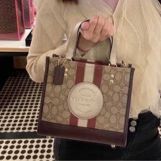 (ผ่อน0%) กระเป๋าสะพายข้าง Coach Dempsey Tote 22 In Signature Jacquard With Stripe And Coach Patch ลายซี สีน้ำตาล